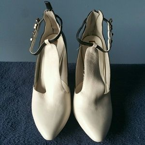 BCBG Size 6.5 Retro Style Chunky Heels